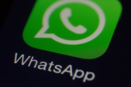 Loon ingehouden na WhatsApp-en tijdens werktijd